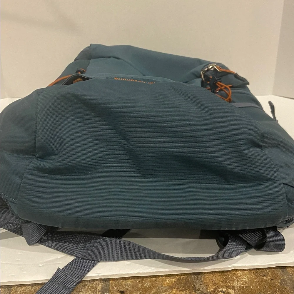 Like New REI 18L Ruck Pack Hiking/Travel/Laptop/Carry-On Backpack